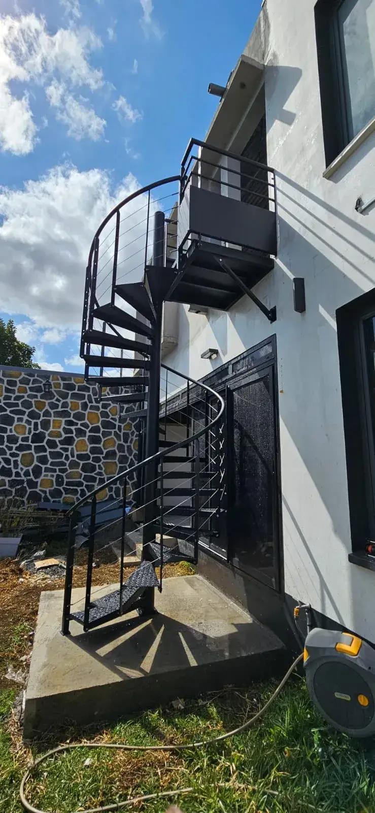 escaliers-exterieur-en-metal-sur-mesure-Will Métal